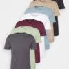 Pier One 7 Pack - T-Shirt Basic - Black/Green/Bordeaux 2 Pier One 7 Pack - T-Shirt Basic - Black/Green/Bordeaux -Pier One 05950bdf2b4f4a819c926fdd6aa3f51b