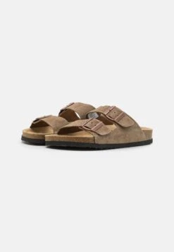 Bestsellers 8 Bestsellers -Pier One 175fe328bc5c4536a1efd32998a7fa78