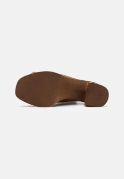 Pier One Leather - Sandalen Met Plateauzool - Cognac 12 Pier One Leather - Sandalen Met Plateauzool - Cognac -Pier One 2607fd53ab59411b97cb7c6cd77f3391