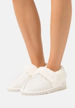 Pier One Pantoffels - White