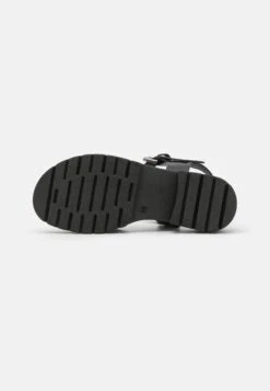 Pier One Leather - Sandalen - Black 10 Pier One Leather - Sandalen - Black -Pier One 3c02c806059b488e8e8ecde77c3a2835