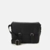 Pier One Unisex - Schoudertas -Black 1 Pier One Unisex - Schoudertas -Black -Pier One 4531d02ba90b4d438063a9806178cef3