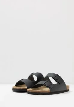 Pier One Unisex - Pantoffels - Black 13 Pier One Unisex - Pantoffels - Black -Pier One 49b88a5608544818b2796aa3a67e7add
