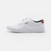 Pier One Unisex - Sneakers Laag - White 1 Pier One Unisex - Sneakers Laag - White -Pier One 4a5ec3484ce44a17a8a463c3704d1364