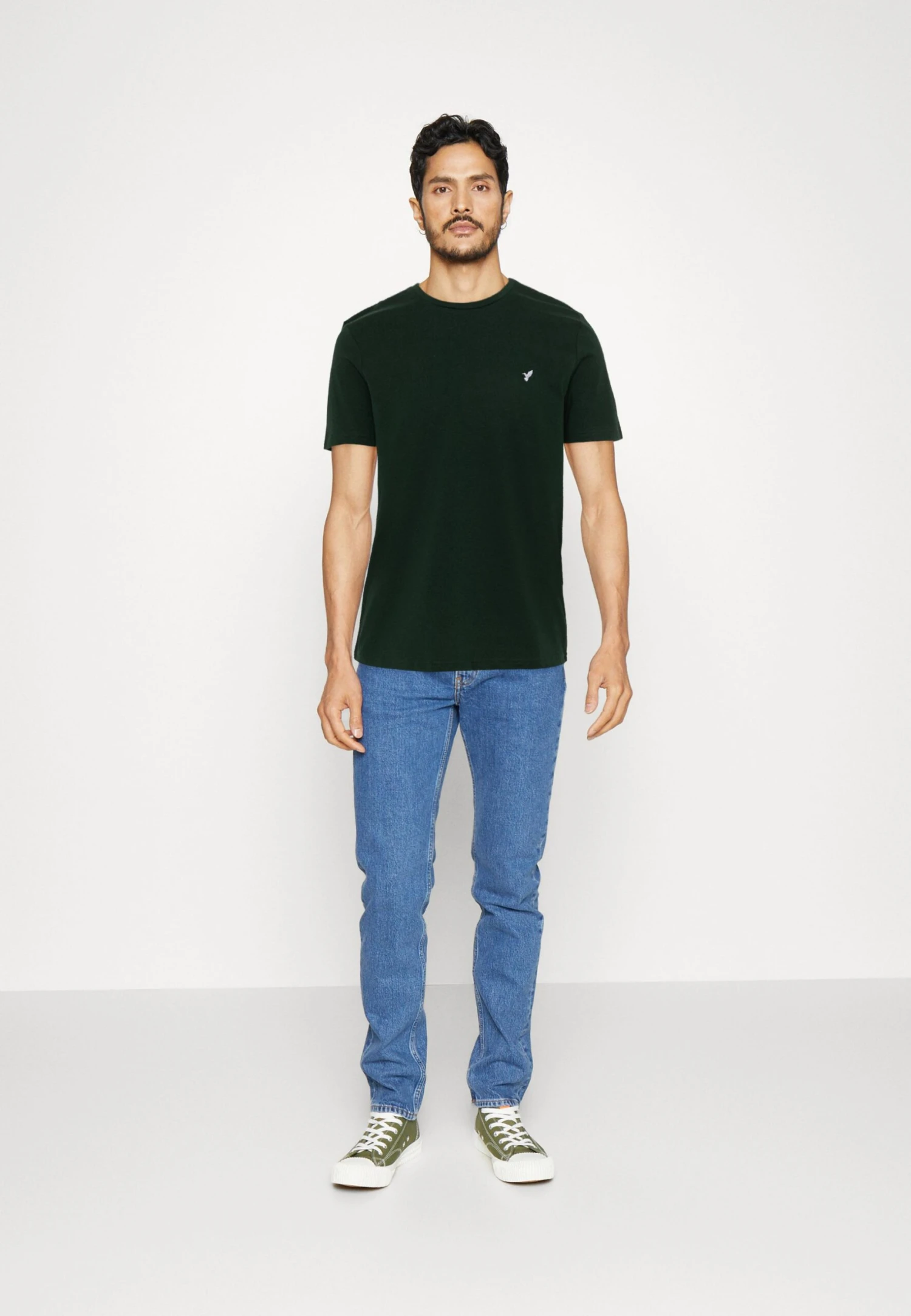 Pier One 5 Pack - T-Shirt Basic - White/Ark Green/Blue 3 Pier One 5 Pack - T-Shirt Basic - White/Ark Green/Blue