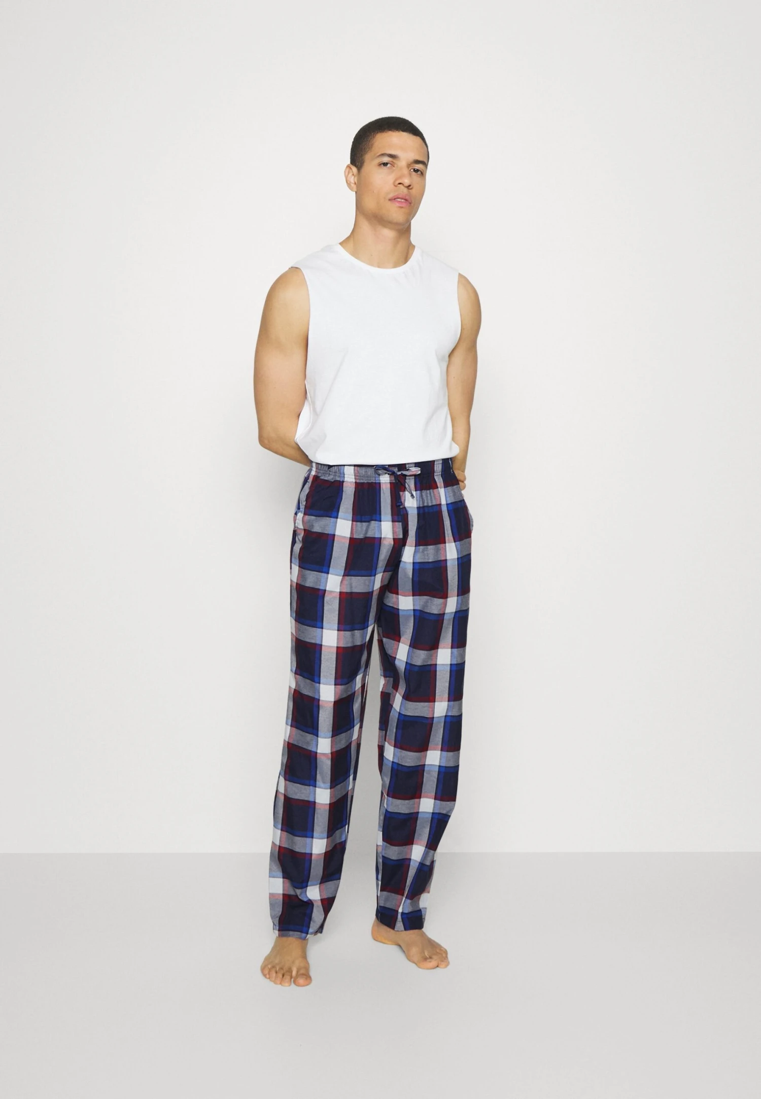 Pier One 2 Pack - Pyjamabroek - 503 - Dark Blue_302 - Red 4 Pier One 2 Pack - Pyjamabroek - 503 - Dark Blue_302 - Red - Afbeelding 2