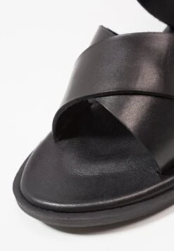 Pier One Sandalen - Black 13 Pier One Sandalen - Black -Pier One 51f8c2e8538b4c58a2ebf46522f4bade