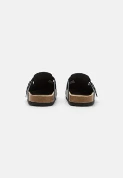 Pier One Leather Unisex - Pantoffels - Black 10 Pier One Leather Unisex - Pantoffels - Black -Pier One 5c5323dea8c74067926cb7f88a4eff2f