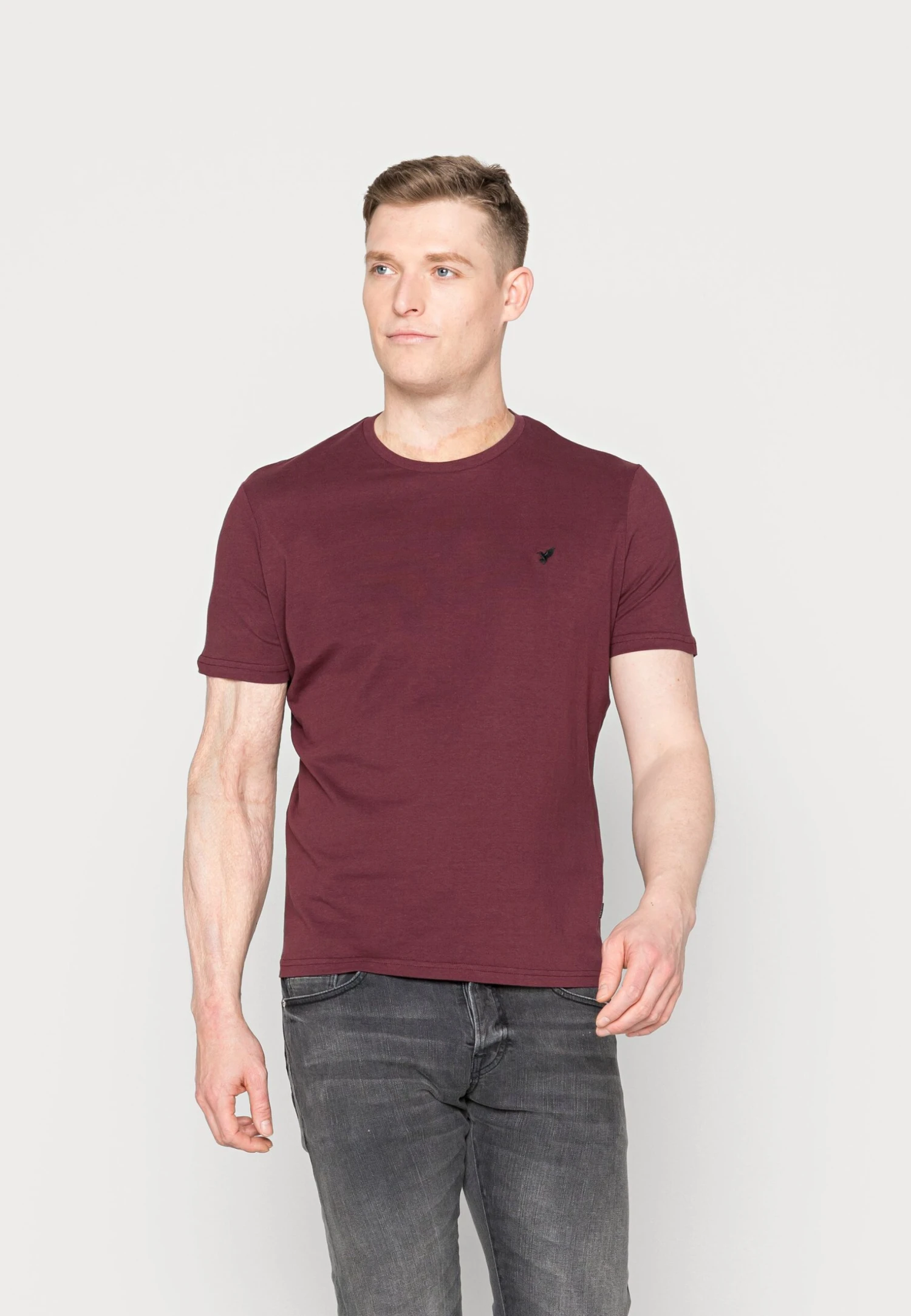 Pier One 5 Pack - T-Shirt Basic - White/Green/Bordeaux/Black/Beige 8 Pier One 5 Pack - T-Shirt Basic - White/Green/Bordeaux/Black/Beige - Afbeelding 6
