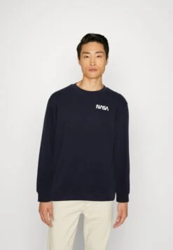 Pier One Nasa - Sweater - Dark Blue 10 Pier One Nasa - Sweater - Dark Blue -Pier One 6d61a1644c9d4552a1cc06abf1027487