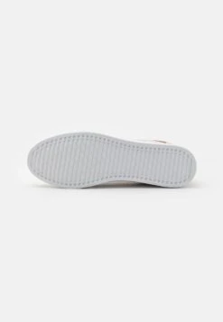 Pier One Unisex - Sneakers Laag - Beige 12 Pier One Unisex - Sneakers Laag - Beige -Pier One 6e6af5b8780b42ce9ce09a4331877d99