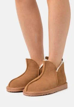 Pier One Leather- Pantoffels - Cognac