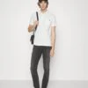 Pier One 2 Pack - Poloshirt - 103 - Dark Grey_001 - White 1 Pier One 2 Pack - Poloshirt - 103 - Dark Grey_001 - White -Pier One 75b54acd69fb43fd927637a2afa0c1a0