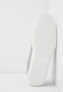 Pier One Unisex - Sneakers Laag - Light Grey 12 Pier One Unisex - Sneakers Laag - Light Grey -Pier One 7b1054096c0b4b588134c4dab326eb91