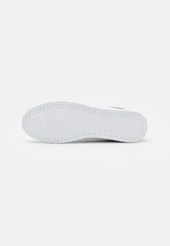 Pier One Sneakers Laag - Blue 12 Pier One Sneakers Laag - Blue -Pier One 83fd367004884ce985916f96100f3c96