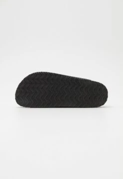 Pier One Leather Unisex - Muiltjes - Black 12 Pier One Leather Unisex - Muiltjes - Black -Pier One 8dadd744d1aa472d8f979a5e52f877d7