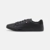 Pier One Unisex - Sneakers Laag - Black 1 Pier One Unisex - Sneakers Laag - Black -Pier One 9126fe17f3714c259361e1791a3037b2