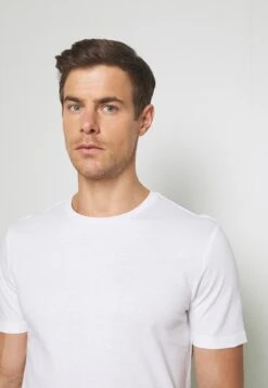 Pier One 7 Pack - T-Shirt Basic - White 13 Pier One 7 Pack - T-Shirt Basic - White -Pier One 98634ccd233b4a78a7453e5521522ee3