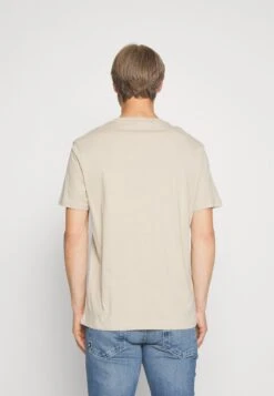 Pier One 3 Pack - T-Shirt Basic - Dark Blue/Beige/Dark Brown 11 Pier One 3 Pack - T-Shirt Basic - Dark Blue/Beige/Dark Brown -Pier One 9df0fb4c9545425fbbb746b4fa5cf030