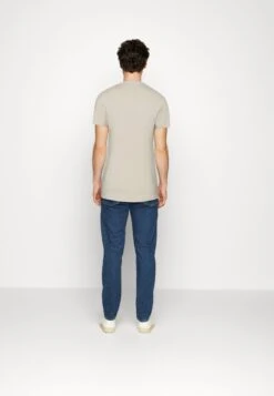 Pier One 3 Pack - T-Shirt Basic - Brown/Beige/Light Blue 11 Pier One 3 Pack - T-Shirt Basic - Brown/Beige/Light Blue -Pier One ac1df81dac3041f3a9aa38ac9e2b16b8