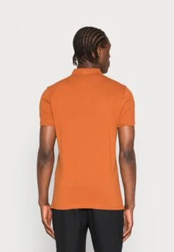 Pier One Poloshirt - Cognac 9 Pier One Poloshirt - Cognac -Pier One b05aa88fbfa94986ade95eccc0ab6e14