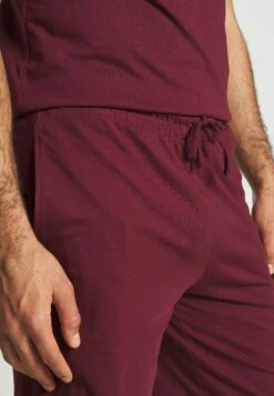 Pier One Pyjama - Bordeaux 11 Pier One Pyjama - Bordeaux -Pier One b4f9765870474987bce6ea70421c5ba1