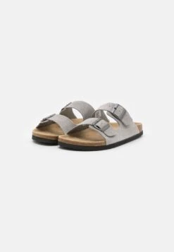 Bestsellers 14 Bestsellers -Pier One bd2e4ce1ee9949f98ff5a2efe647911e