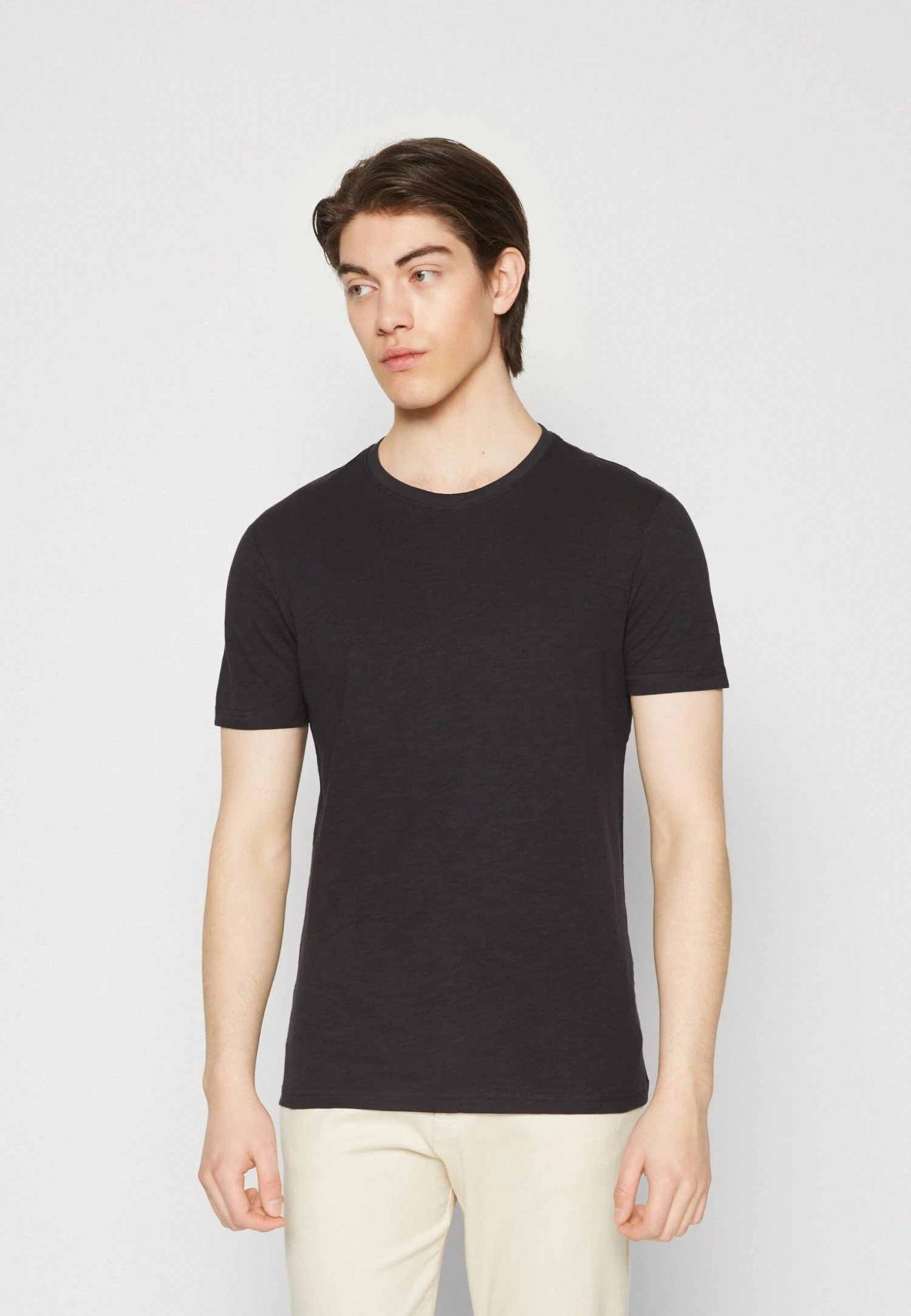 Pier One 5 Pack - T-Shirt Basic - Black/Light Blue/Khaki/Mint/Beige 8 Pier One 5 Pack - T-Shirt Basic - Black/Light Blue/Khaki/Mint/Beige - Afbeelding 6
