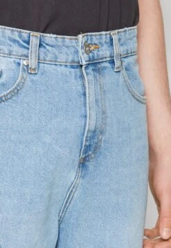 Pier One Distress On Knees - Relaxed Fit Jeans - Light Blue Denim 13 Pier One Distress On Knees - Relaxed Fit Jeans - Light Blue Denim -Pier One d4085535f709450aa93457a2f893d4eb