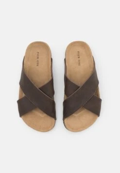Pier One Unisex - Pantoffels - Brown 11 Pier One Unisex - Pantoffels - Brown -Pier One dc950c1c15d94646b16fe41412e2e3c9