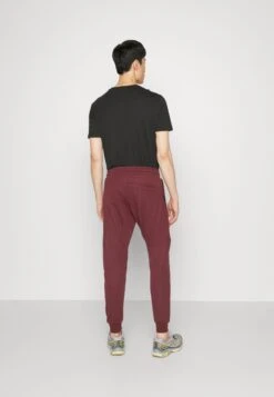 Pier One Trainingsbroek - Bordeaux 9 Pier One Trainingsbroek - Bordeaux -Pier One e08d9e55adef4896bd03487fd599f013