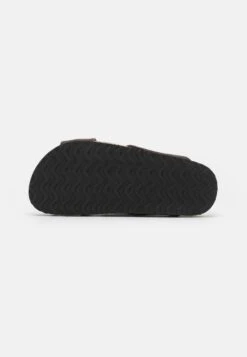 Pier One Unisex - Pantoffels - Brown 12 Pier One Unisex - Pantoffels - Brown -Pier One e464580121714b2b82f69f30e69f5f17