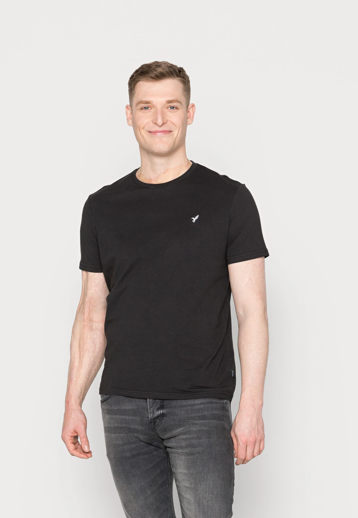 Pier One 5 Pack - T-Shirt Basic - White/Green/Bordeaux/Black/Beige 6 Pier One 5 Pack - T-Shirt Basic - White/Green/Bordeaux/Black/Beige - Afbeelding 4