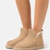 Pier One Leather- Pantoffels - Beige 1 Pier One Leather- Pantoffels - Beige -Pier One edd5ddb713024d8a8bc650cf63b6813c