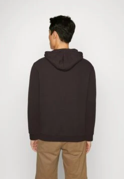 Pier One Sweater - Brown 9 Pier One Sweater - Brown -Pier One fc70e1f246184b2d9b661d8c1c197245