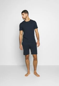 Pier One Pyjama - Dark Blue 8 Pier One Pyjama - Dark Blue -Pier One fc886fde9bf04465aca445c40be7ff1b